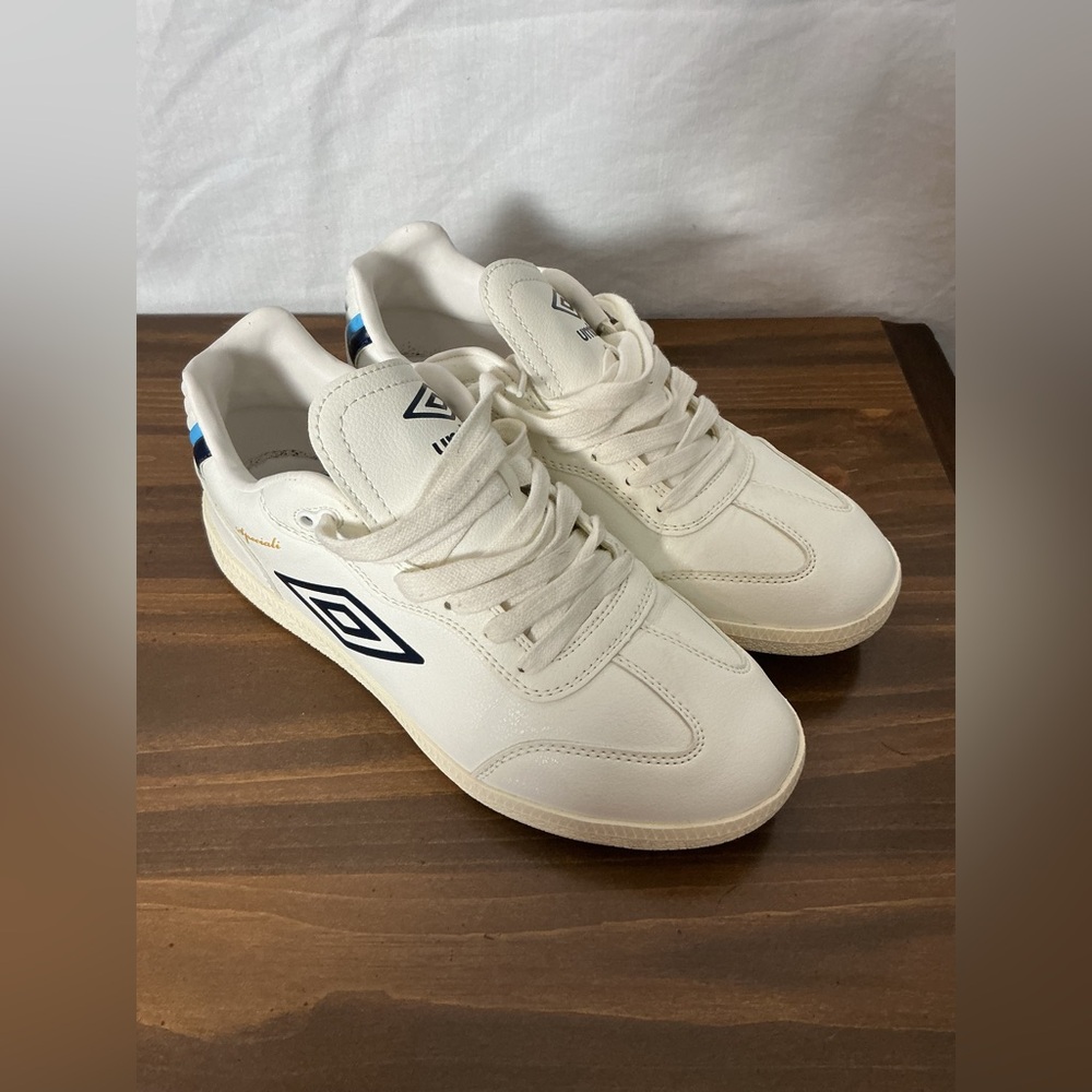 Umbro Cream and Black Men's Sneakers